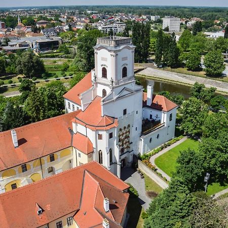 Hotel Domus Collis Győr Exteriör bild