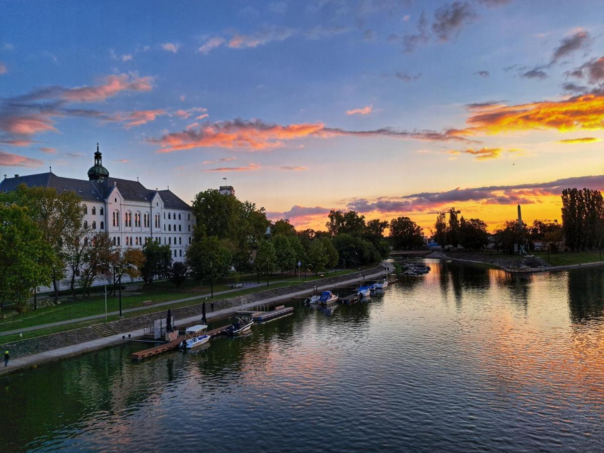 Hotel Domus Collis Győr Exteriör bild