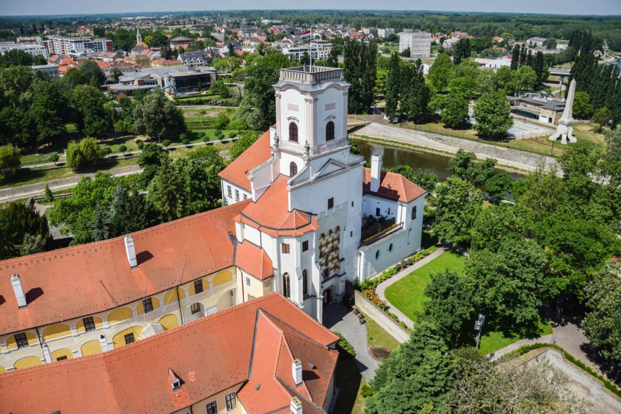Hotel Domus Collis Győr Exteriör bild
